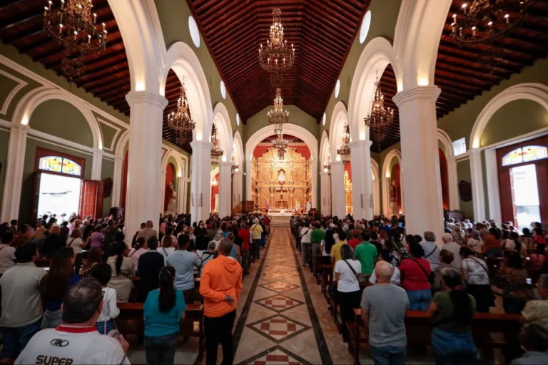 Venezuela celebran santa vigilia previa a canonización de sus primeros santos