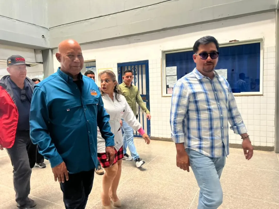 Derby Guédez y Reyes Reyes inspeccionan centros de salud en Palavecino